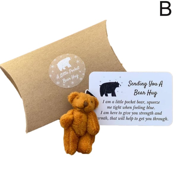 En liten Pocket Bear Kram Redo att ge björnkramar till den som behöver en