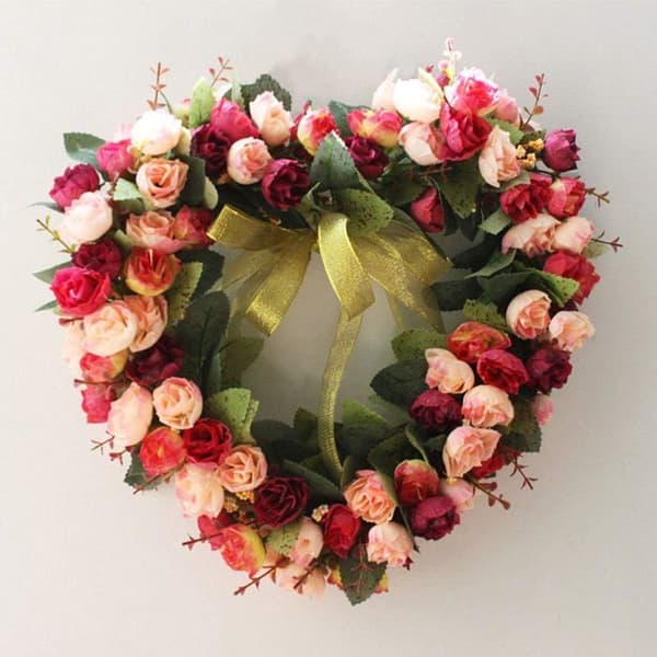Hjerteformet kunstig silkeblomstkrans, 35 cm