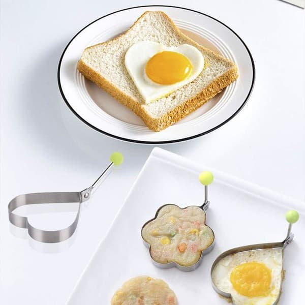 Stekeform i rustfritt stål med 4 former for pannekaker, lapper og smørbrød.