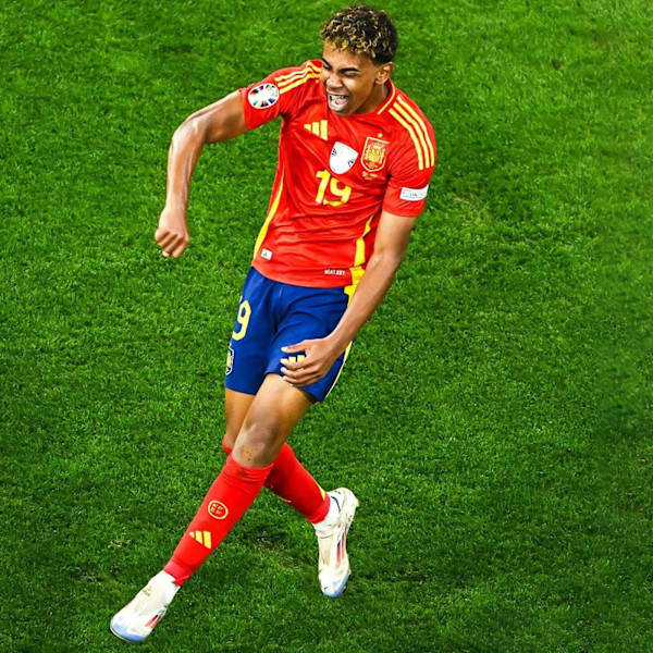 Fodboldtrøje 2024 UEFA Europamesterskab Spanien Børnefodboldtrøjesæt Hjemme Nr. 19 LAMINE YAMAL Trøjesæt 22