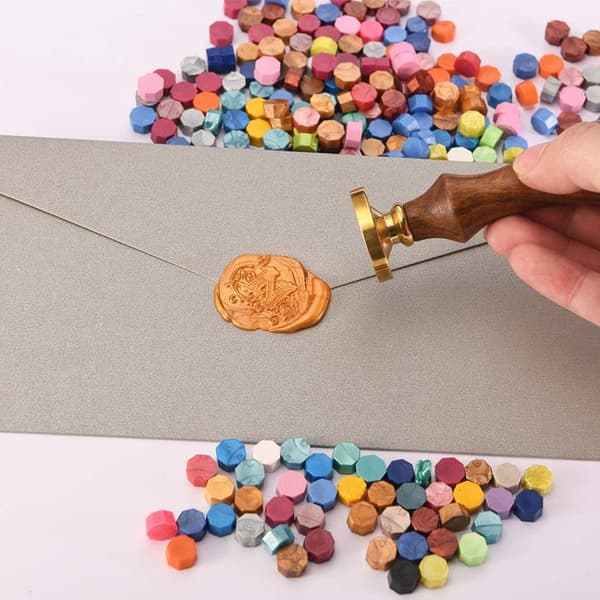 600 voksperler, 24 farger, åttekantet form, til konvolutter, invitasjoner, DIY.