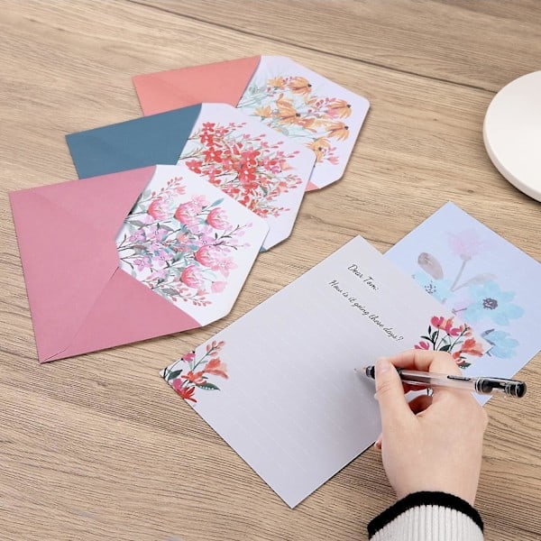 Brevpapper med Kuvert - Unikt Blomstermönstrat Brevpappersset för Inbjudningspresenter (24 Set)