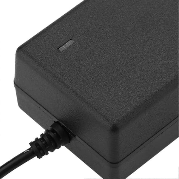 8,4V 2A Lithium-ion Batterioplader Erstatningsstrømadapter til Legetøjsbil Balancebil