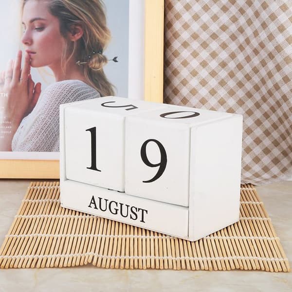 1 Träkalender, elegant design, utbytbara datumblock, hemmakontorsdekoration.