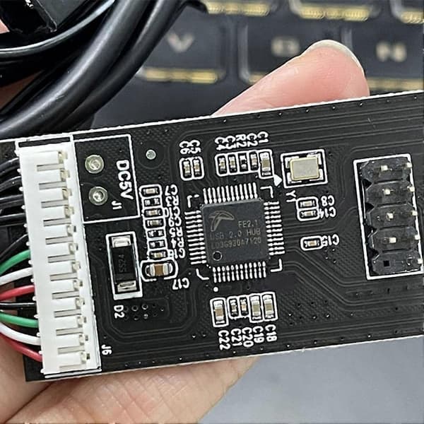 USB2.0 Header Splitter 9 Pin 1 til 4 Udvidelses-Hub Splitter med SATA Interface Kabel til PC Bundkort Adapter Black Sata