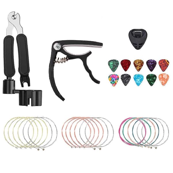 18 stk. gitarstrengsett, akustiske strenger, gitarplekter, capo