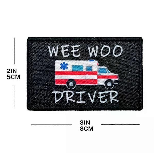 Wee Woo -kuskin merkki - Poliisiauto, ambulanssi EMT tai paloauto - Hauska 2\"x3\" irrotettava merkki tarranauhakiinnityksellä ambulance EMT