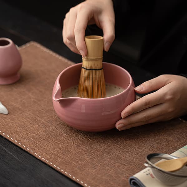 Matcha-teesetti / matcha-setti / matcha-setti, jossa on vispilä