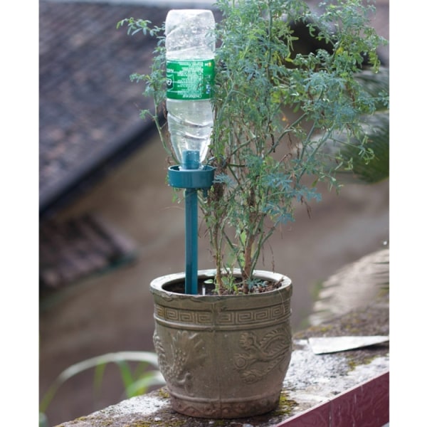 Automatisk bevattning krukväxter – vattnar blommor med PET-flas