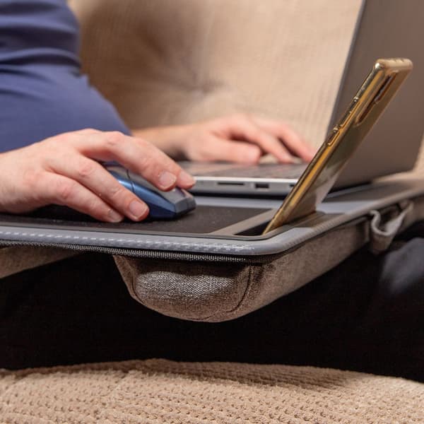 Laptop-stativ til sengen med åndbart design