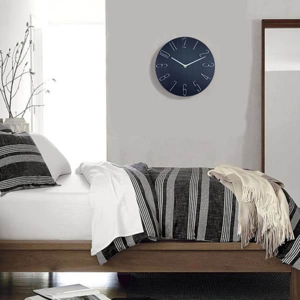Minimalistisk analogt vægur 30 cm - Sort/guld