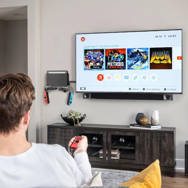 Väggfäste i klarplast till Nintendo Switch 1/2