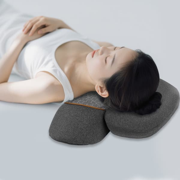 Ortopedisk nack- och ryggradskudde i polyester och memory foam