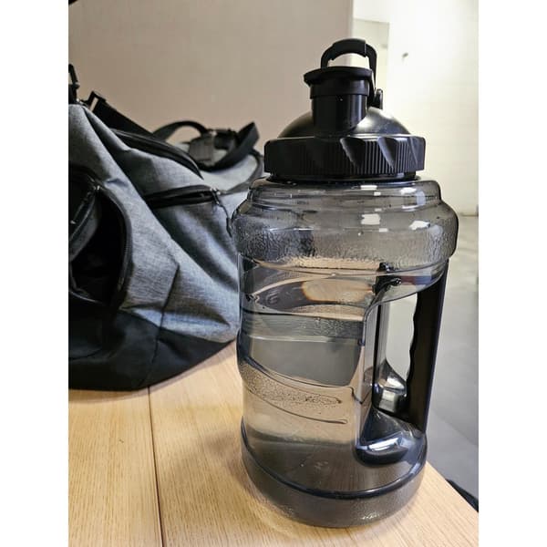 Suuri 2,5 litran XXL Shaker-pullo / vesipullo kuntosalille