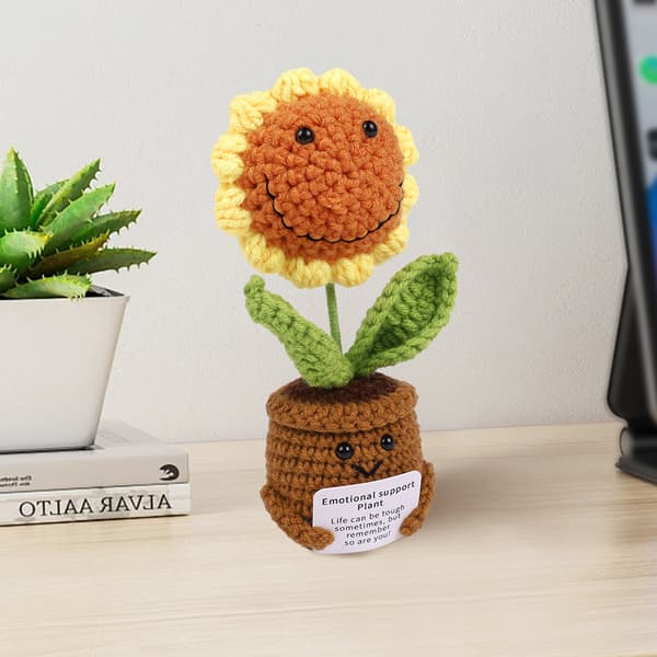 Stickad Solros - Emotional Support Plant