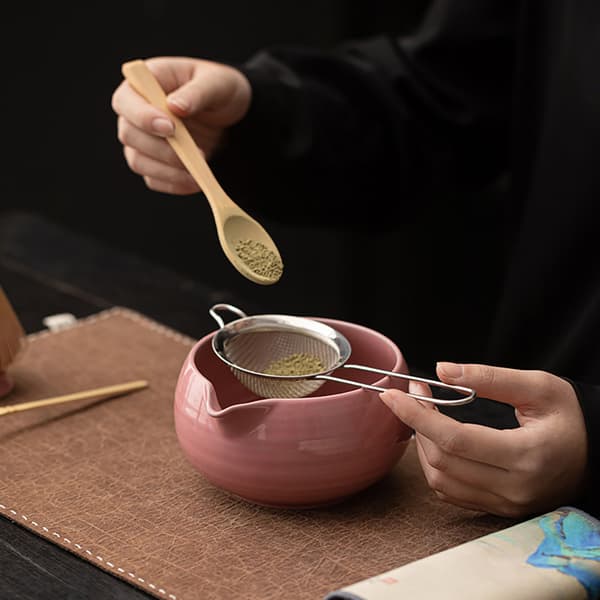 Matcha-teesetti / matcha-setti / matcha-setti, jossa on vispilä