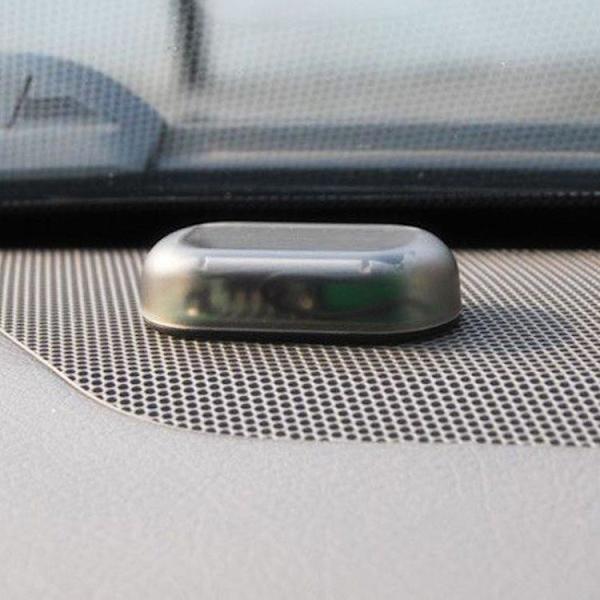 Attrapp autohälytin punaisella valolla - aurinkokäyttöinen