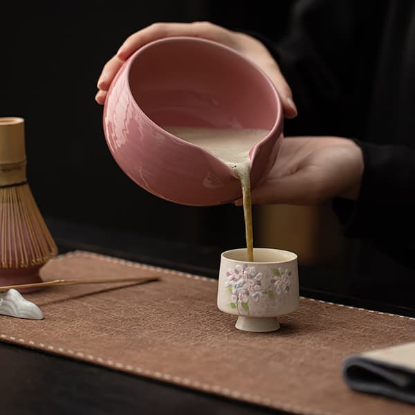 Matcha-teesetti / matcha-setti / matcha-setti, jossa on vispilä