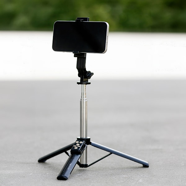 Forever Selfie stick jalustalla - Musta