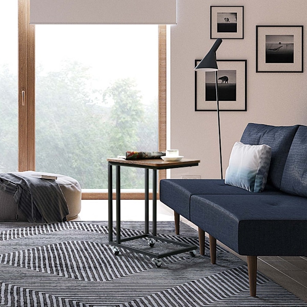 Sidebord med hjul og industrielt design i brun/svart