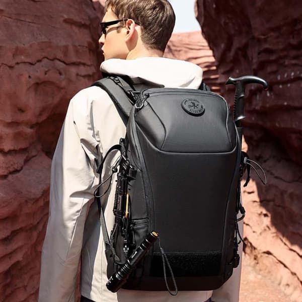 Rygsæk 52x32x20 cm / sort rygsæk / backpack med forstærket besk