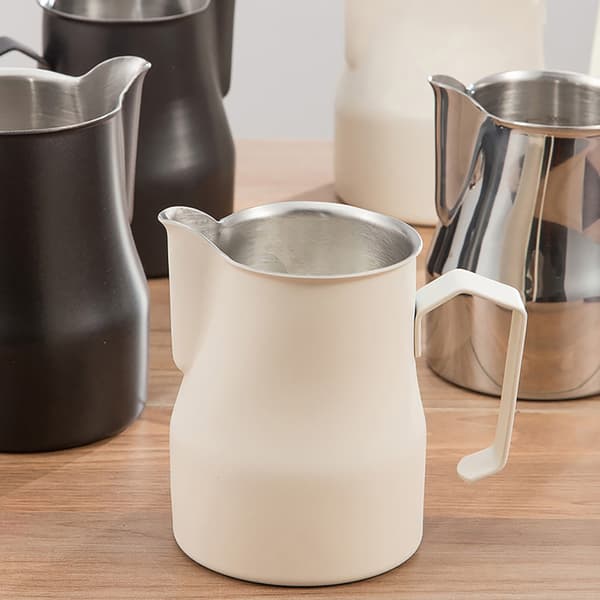 Hvid mælkekande i rustfrit stål 480 ml / mælkeskummekande med s
