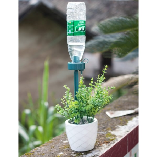 Automatisk bevattning krukväxter – vattnar blommor med PET-flas