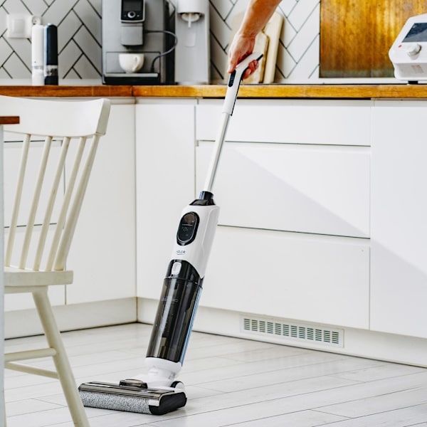 2-in-1-puikkopölynimuri märkäpuhdistuksella ja HEPA-suodattimel