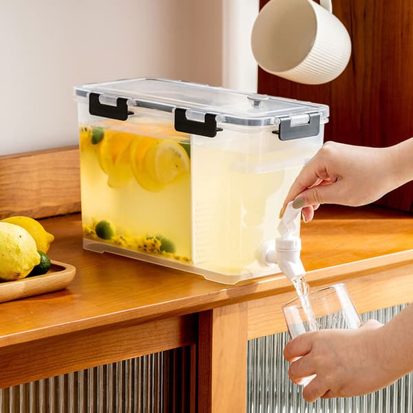 Vesikanisteri hanalla 3.5L