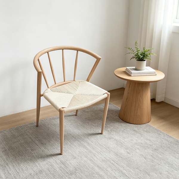 Matstol med karmstolsdesign / stol med flätad sits / matstol me