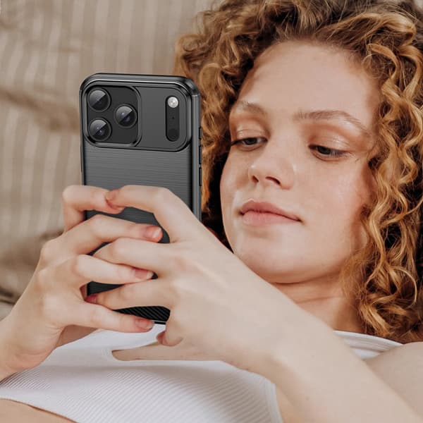 Musta takakuori iPhone 17 Pro -malliin