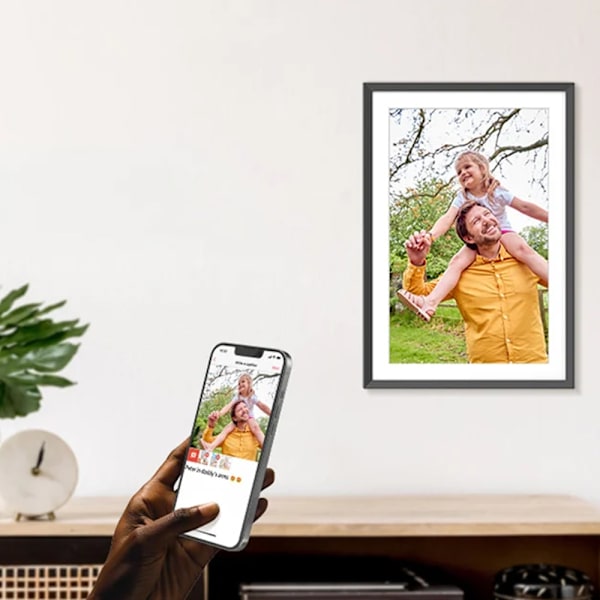 Arzopa smart fotoramme 15,6" med Full HD-skærm og 32 GB hukomme