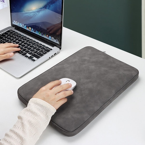 Läder Laptop Sleeve Med Mjukt Foder 13.3" Mörk Grå