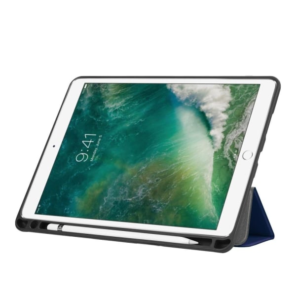 iPad Air (2019) / Pro 10.5 (2017) - Tri-Fold Fodral Med Pennhåll Mörkblå