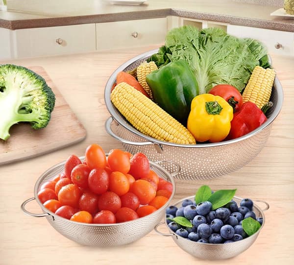 Stainless Steel Colander, Set of 3 with Handles, Perforated Strainer for Pasta, Fruit, and Kitchen Draining, 16/22/28 cm