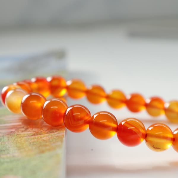 Rødt agat armbånd | Natursten 8mm | Sten terapi | Smykker til mænd perler gaveidéer til far og mor