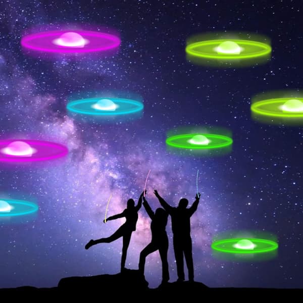 LED-opplyste leker, 12 stk flygende lekhelikoptre, LED-opplyste