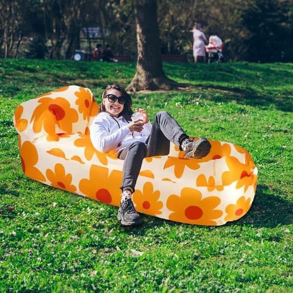 Inflatable Sofa, Portable Lounger Without Pump, Nylon Polyester, for Camping, Beaches and Festivals, Yellow Sunflower, 150-180 cm