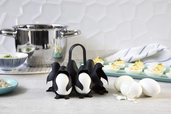 3-i-1 Eggholder for Matlaging, Oppbevaring og Servering, Pingvinformet Eggkoker for å Lage Bløtkokte eller Hardkokte Egg, Eggies, Rommer 6 Egg