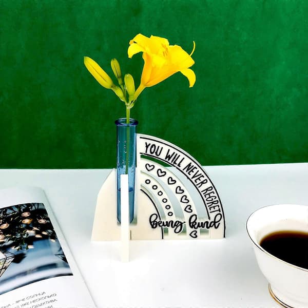 Veggmontert plantepotte for formering av hydroponiske planter og blomsterarrangementer