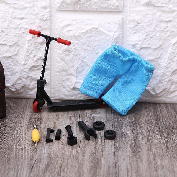 Mini Alloy Finger Scooter Model Set Mini Finger Scooter Interactive Finger Toy Novelty Sensory Activity Finger Scooter Skateboard Kit