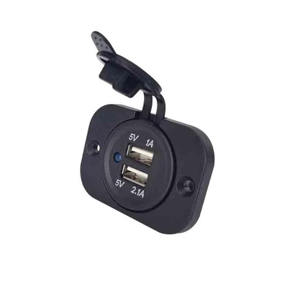 Kaksi USB 12V-24V A 2.1A 1A -korttipistorasia (1 kpl 5V 1A) -