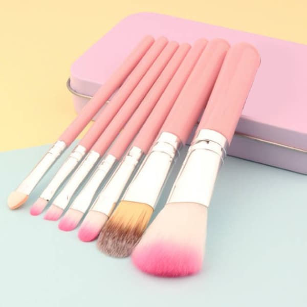 7-piece makeup brush set for face, soft bristles, comfortable handle, face and eye makeup brushes for beginners