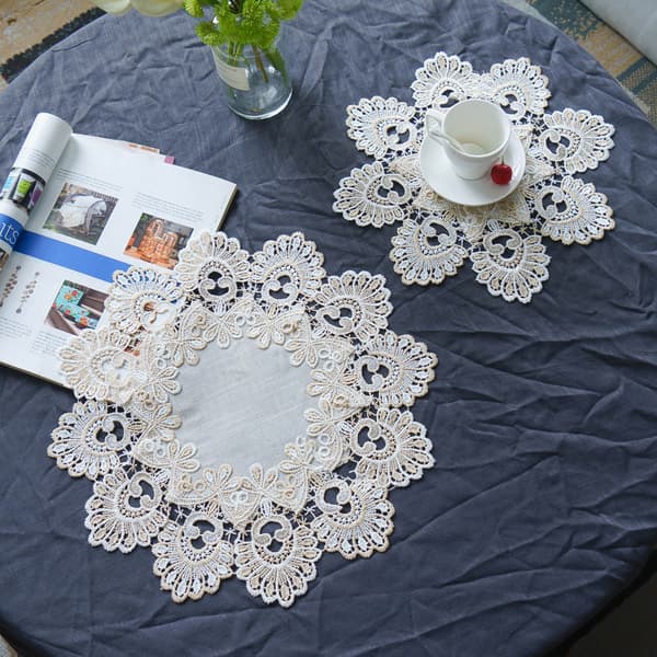 1 stycke (30 x 30 cm) vintage rund bomulls- och spetsduk