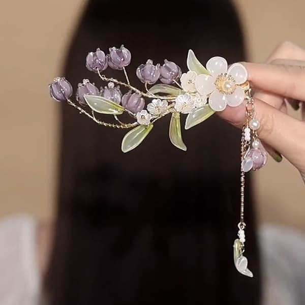 Elegant lilla hårklype med blomst og dusk for kvinner