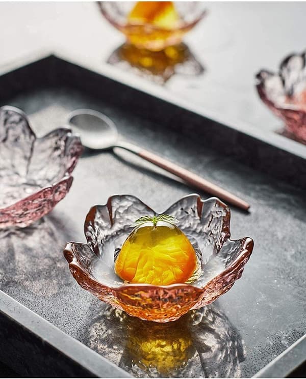 8 stk. glassfat i sakura-form, dippskåler, forrettstallerkener -