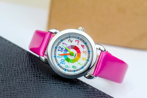 1 st rosa pedagogisk klocka för barn, flicka. Pedagogisk analog