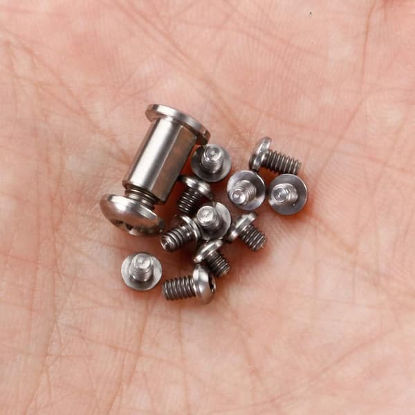 13-pack titanskruv- och pivotkit med djup bärficka