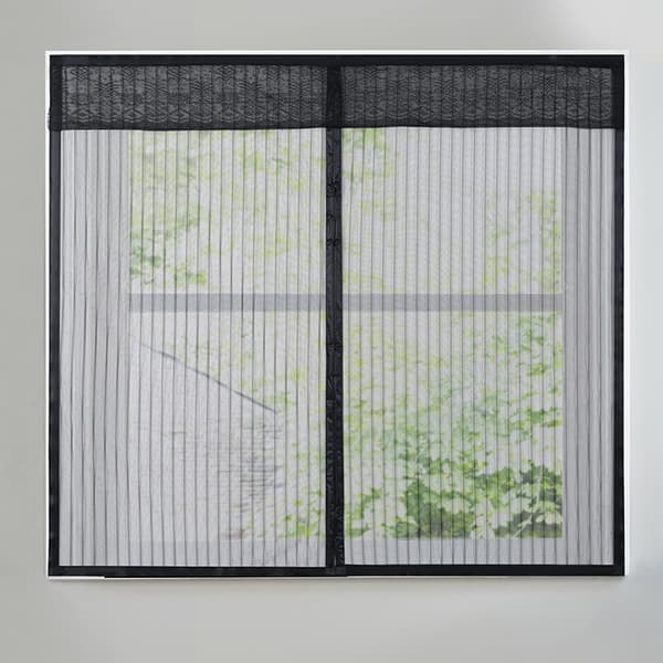 Sort insektnet til vinduer 130 x 150 cm med magnetlukning