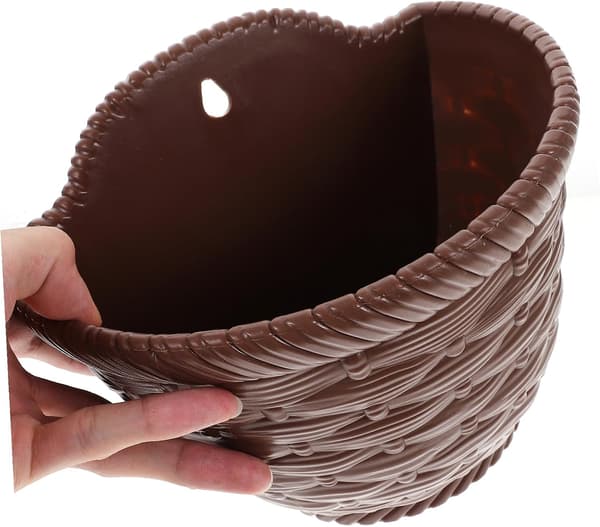 Korgformad blomkruka praktisk, av plast, vägghängd, kaffefärger -
